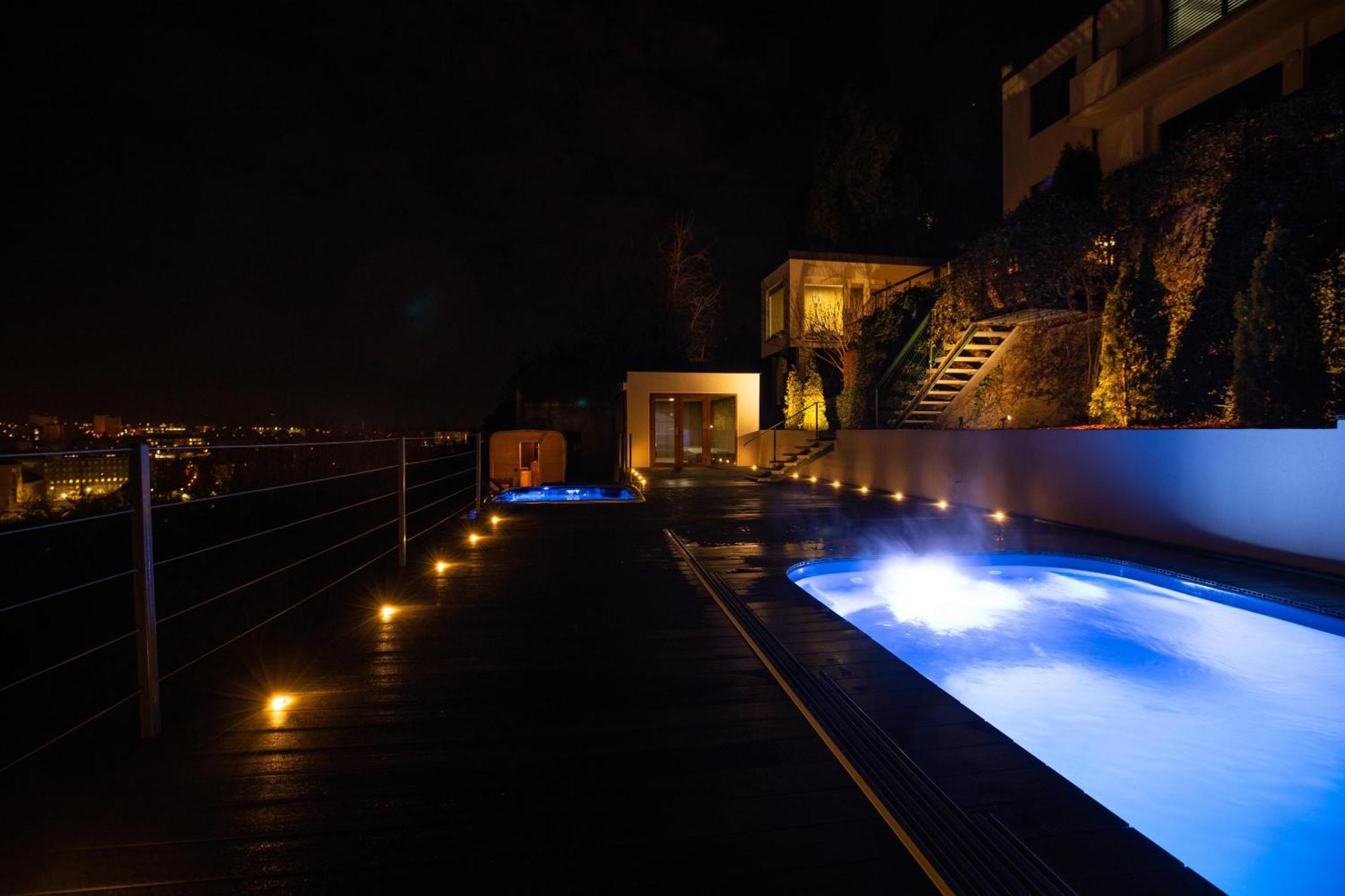 Airport Luxury Apartment & Spa Prague Exterior photo