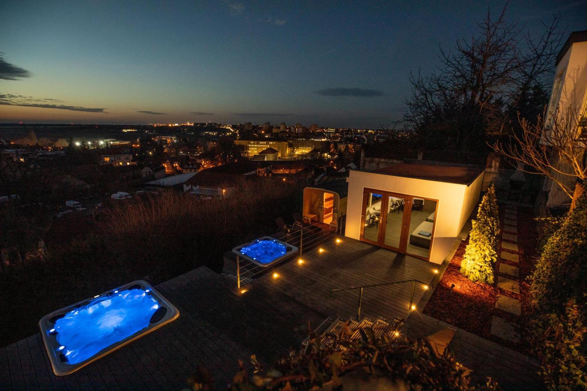 Airport Luxury Apartment & Spa Prague Exterior photo
