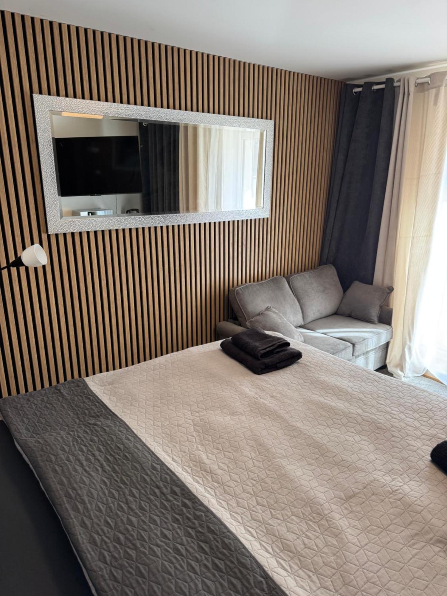Airport Luxury Apartment & Spa Prague Room photo
