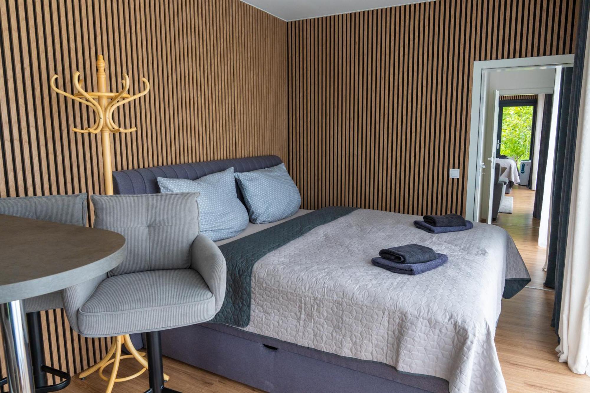 Airport Luxury Apartment & Spa Prague Room photo